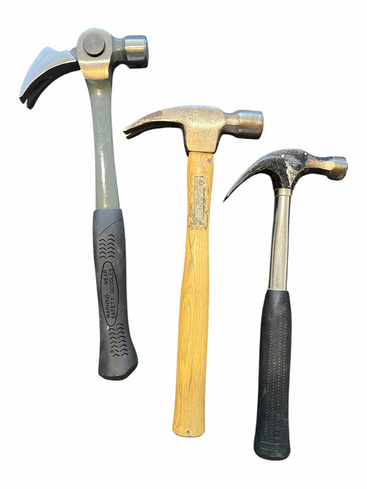 Photo 1 of CRAFTSMAN 18OZ FLEX CLAW HAMMER W WOOD & STEEL HANDLED HAMMERS