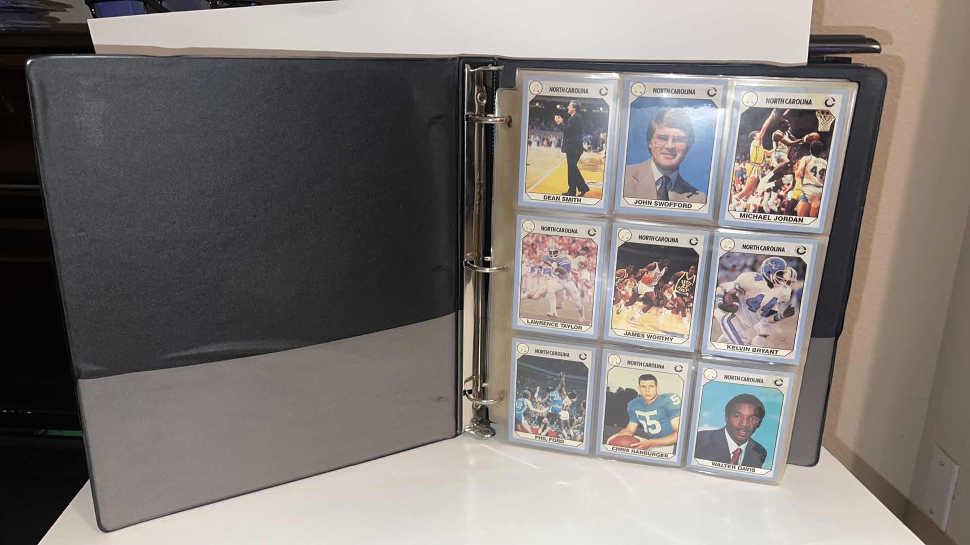 Photo 1 of 1990 NORTH CAROLINA COLLEGIATE COLLECTIONS CARDS W BINDER