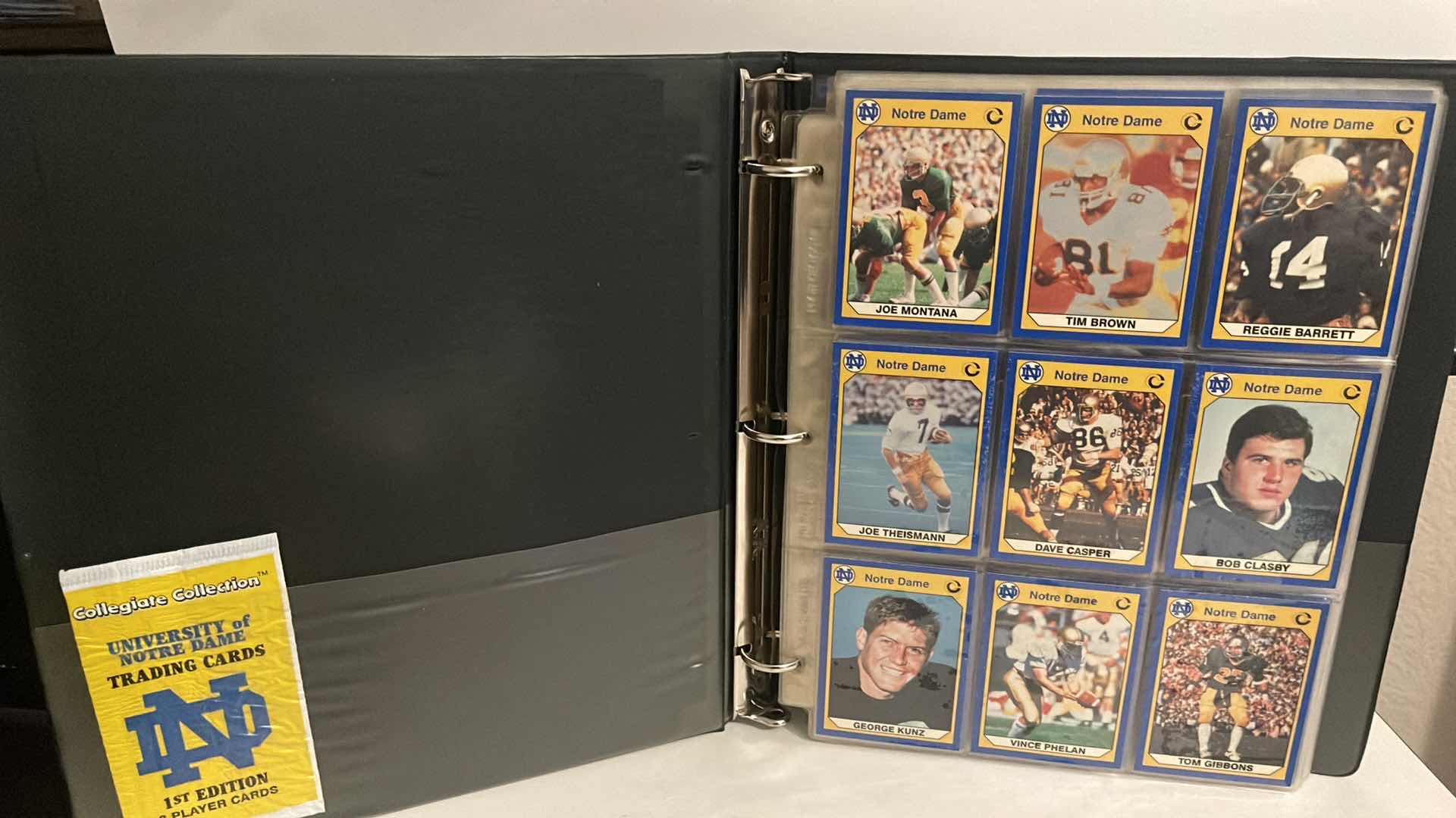 Photo 1 of 1990 NOTRE DAME COLLEGIATE COLLECTIONS CARDS W BINDER INCLUDES JOE MONTANA