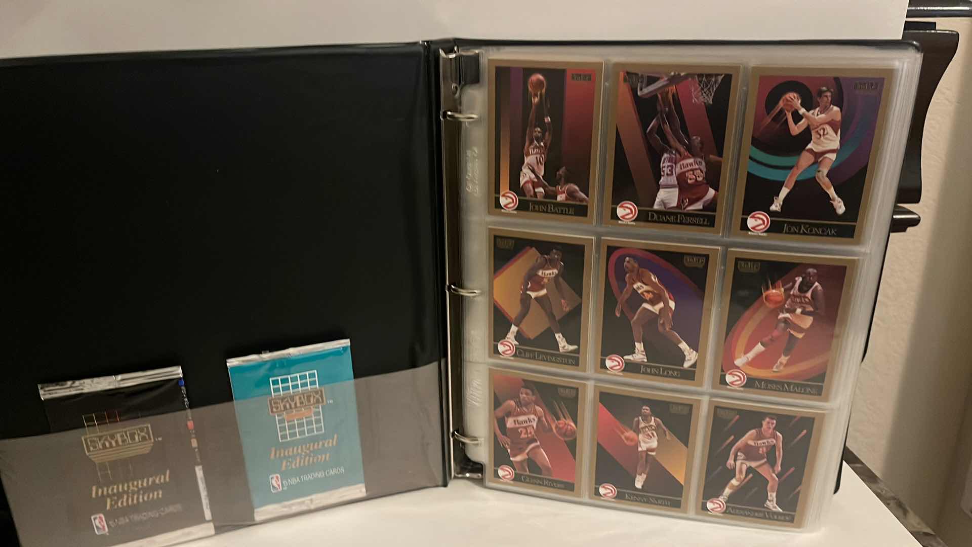 Photo 1 of 1990 SKYBOX NBA CARDS W BINDER