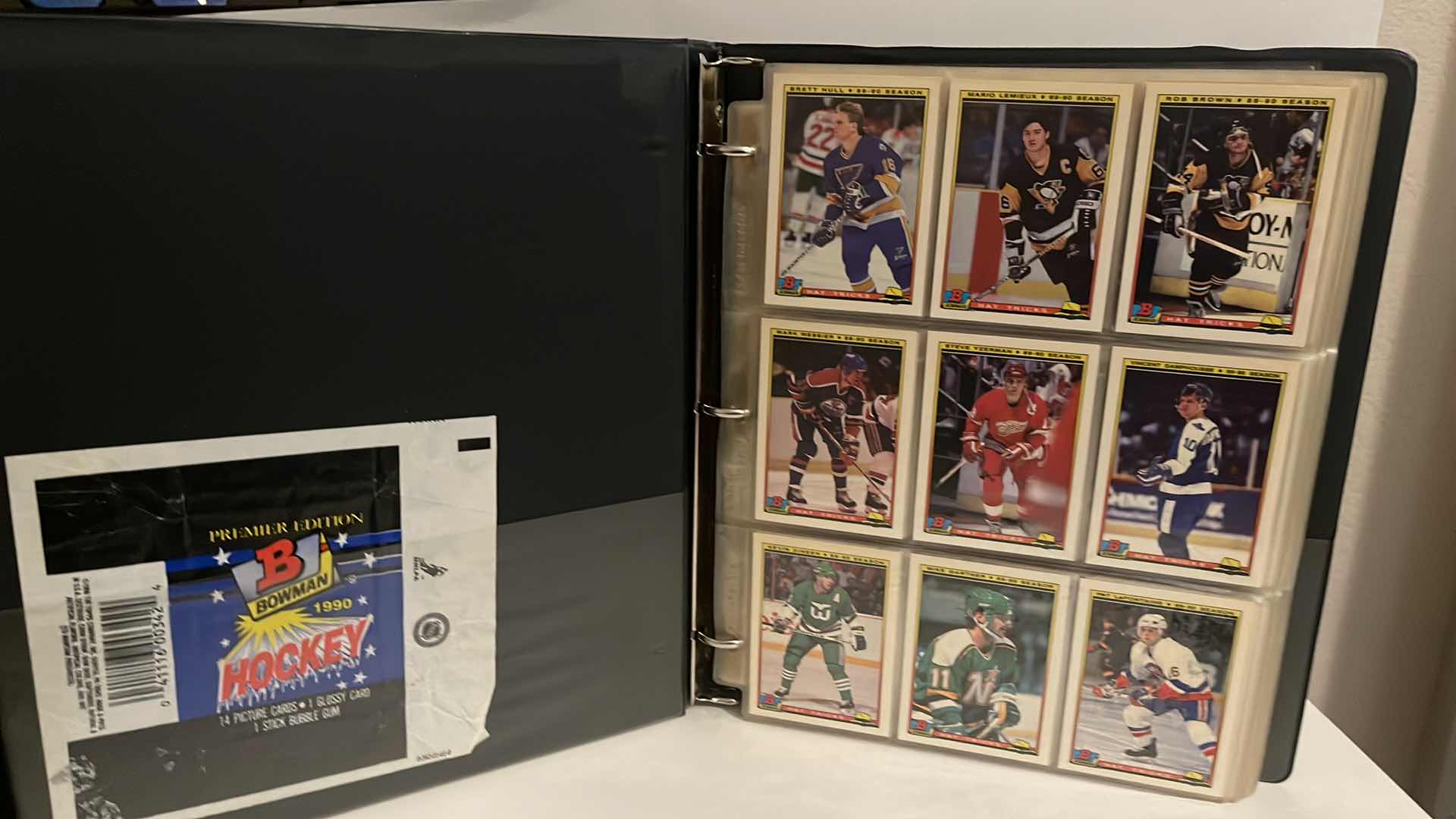 Photo 1 of 1990 BOWMAN NHL CARDS W BINDER
