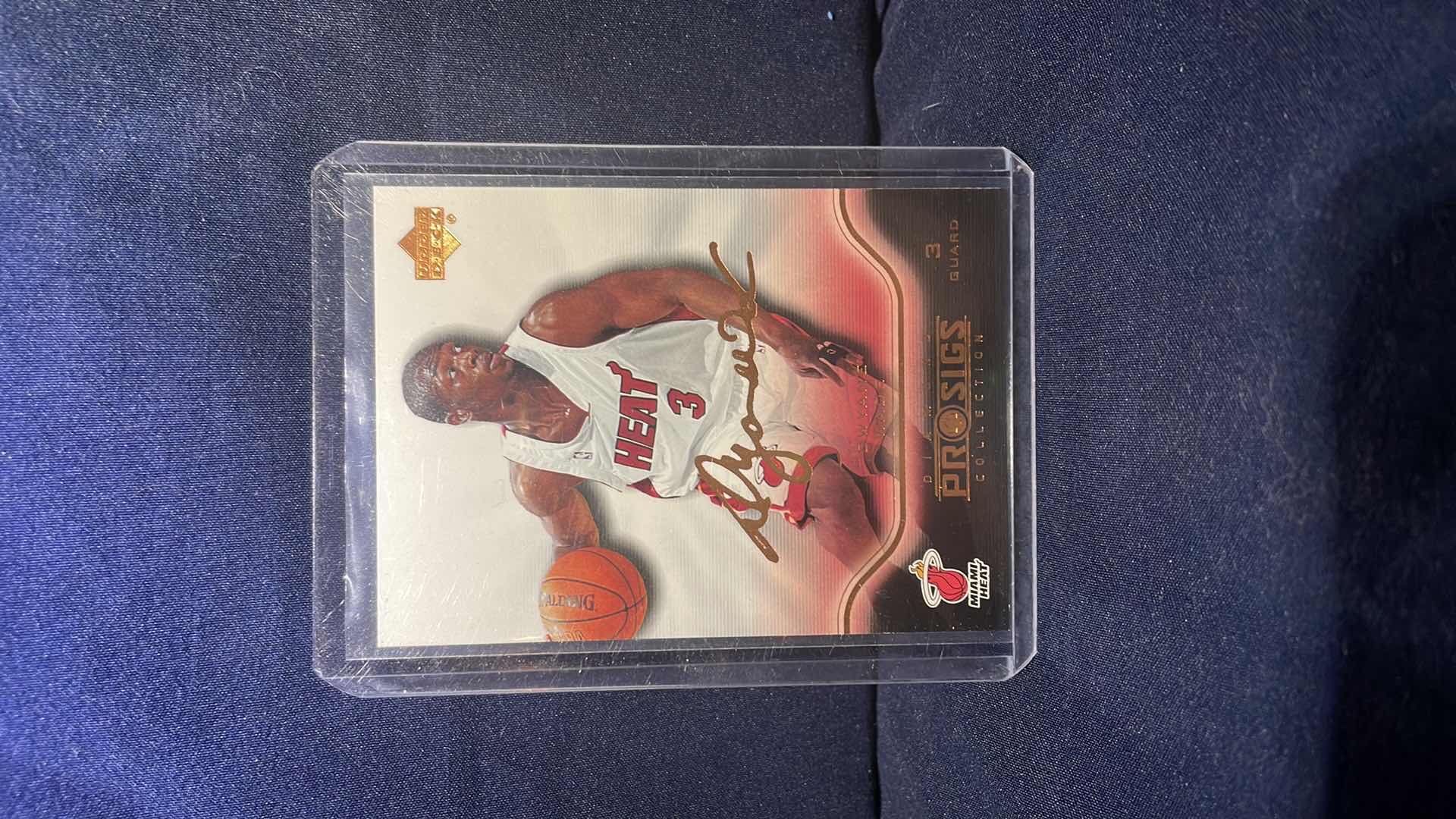 Photo 1 of 2004 UPPER DECK DWAYNE WADE PRO SIGNITURE CARD 44