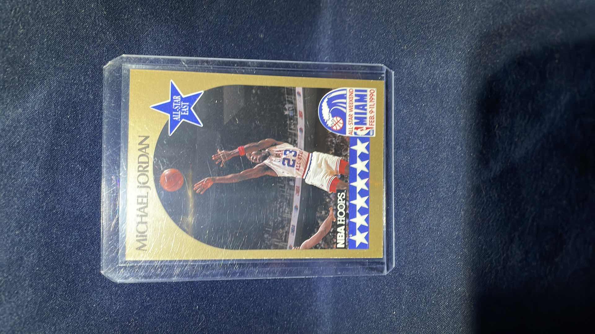 Photo 1 of 1990 NBA HOOPS MICHAEL JORDAN CARD #5