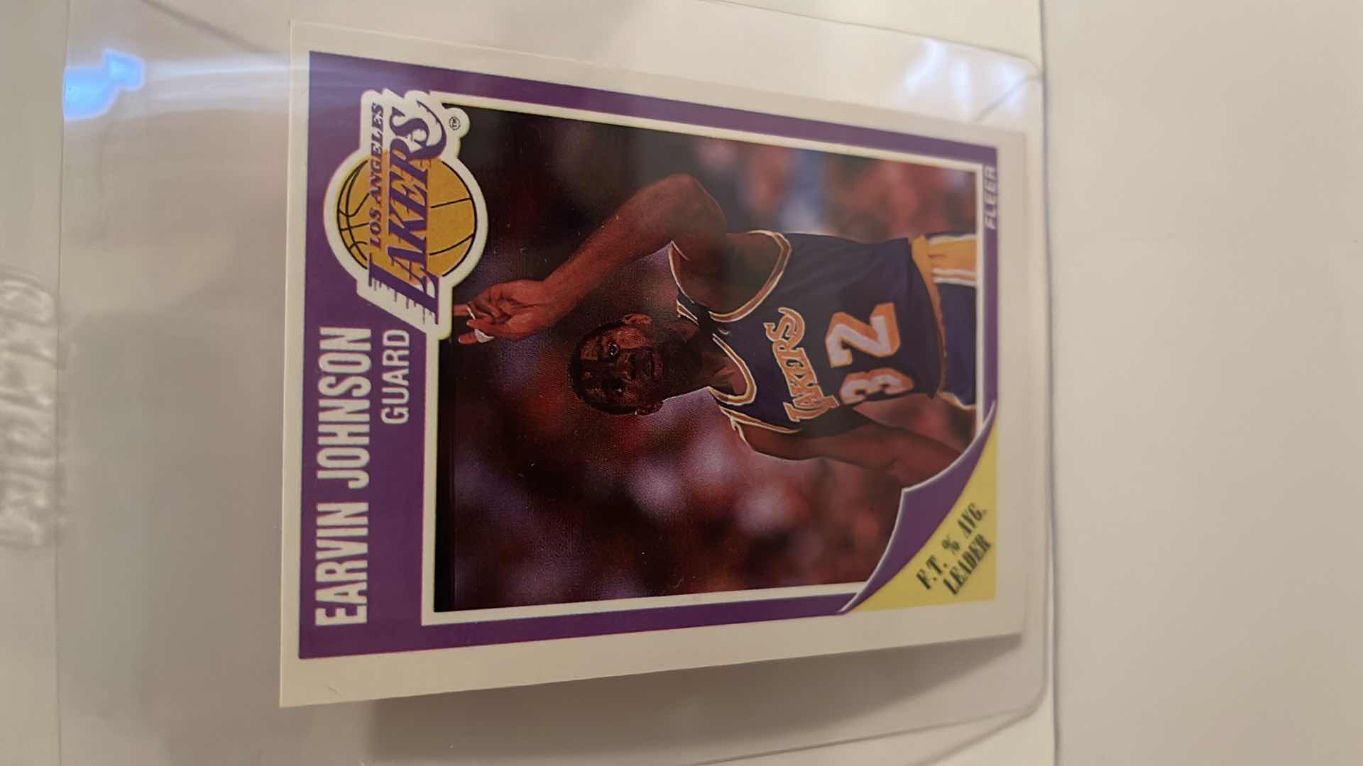 Photo 1 of 1989 MAGIC JOHNSON FLEER CARD 77