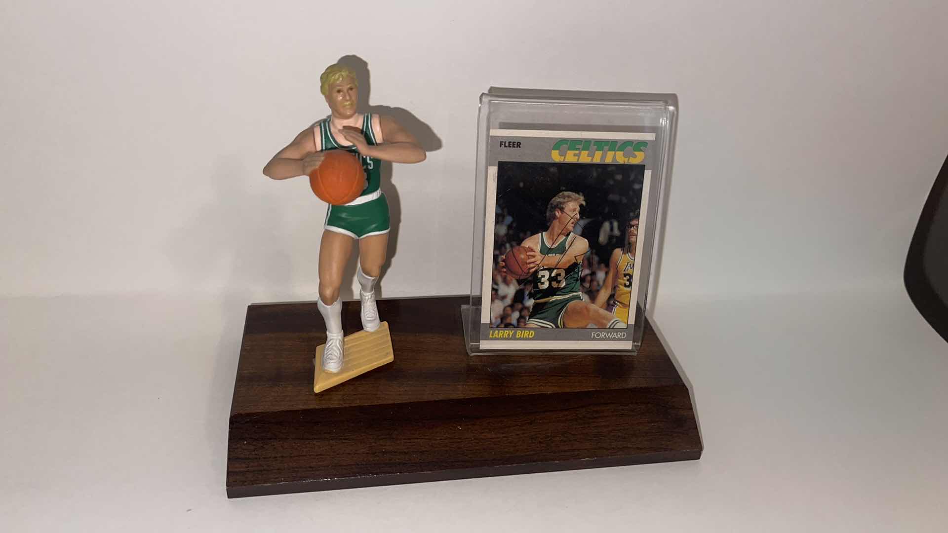 Photo 1 of 1987 LARRY BIRD SIGNED CARD #11 W DISPLAY