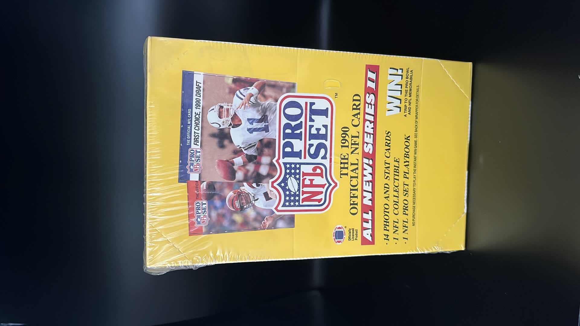 Photo 1 of NFL PRO SET 1990 OFFICIAL NFL CARD COLLECTOR PLAYBOOK