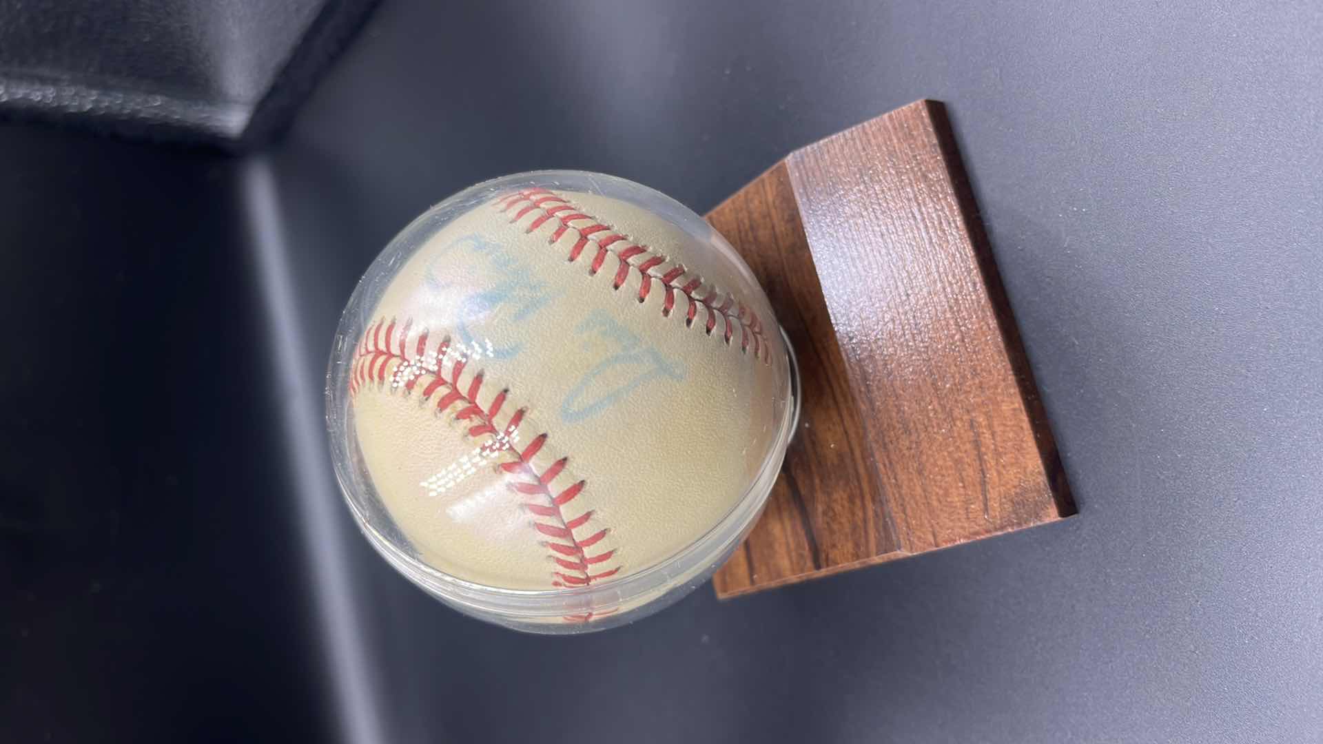 Photo 2 of LOUIS POLONIA YANKEES AUTOGRAPHED RAWLINGS BASEBALL 