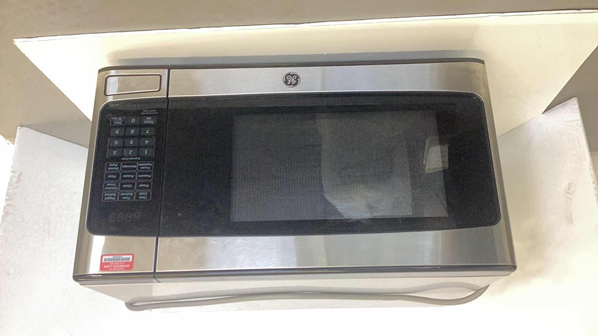 Photo 1 of GENERAL ELECTRIC MICROWAVE 20” X 14” H 12”