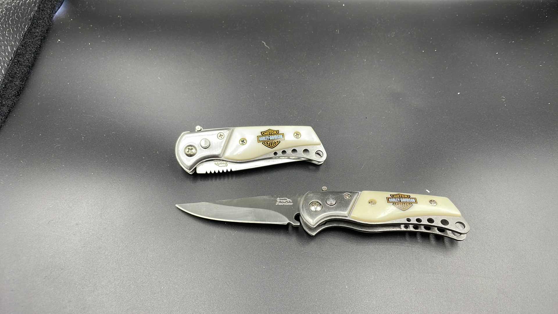 Photo 2 of SET OF TWO HARLEY DAVIDSON KNIVES 6”