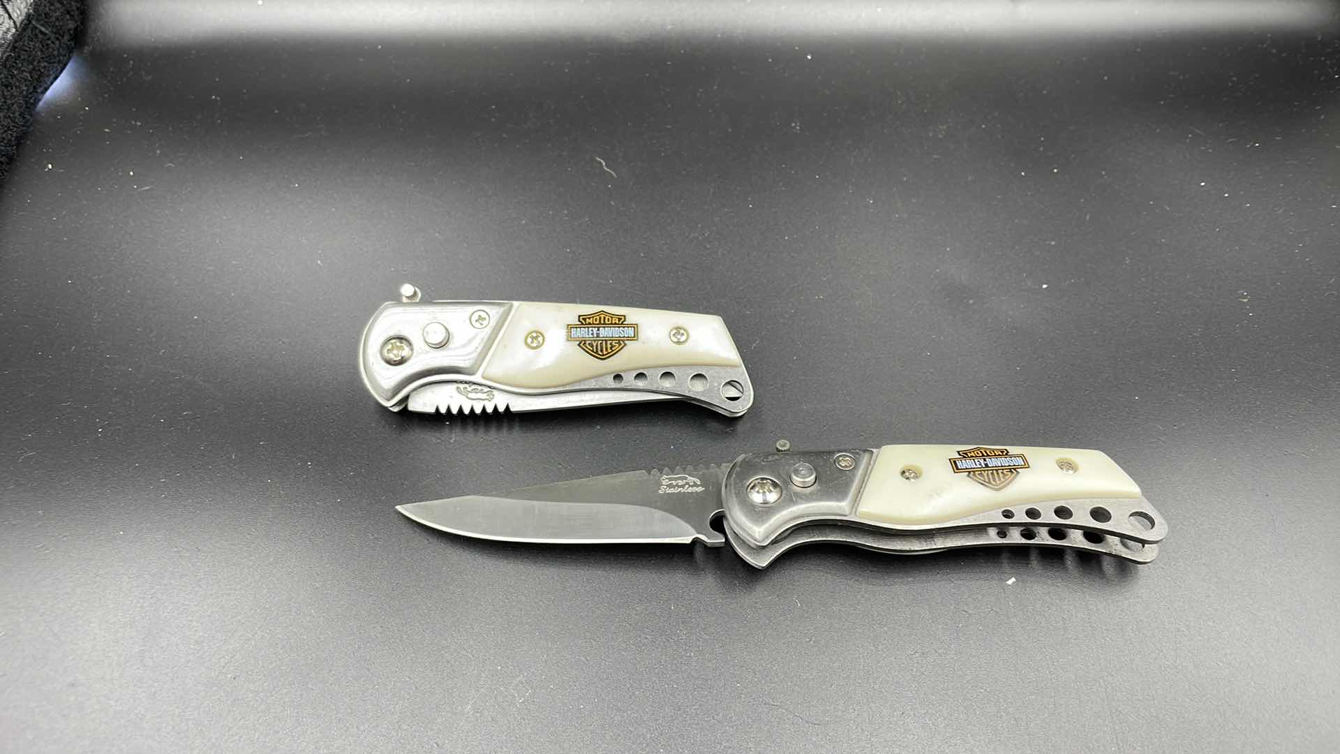 Photo 1 of SET OF TWO HARLEY DAVIDSON KNIVES SET OF TWO 6”