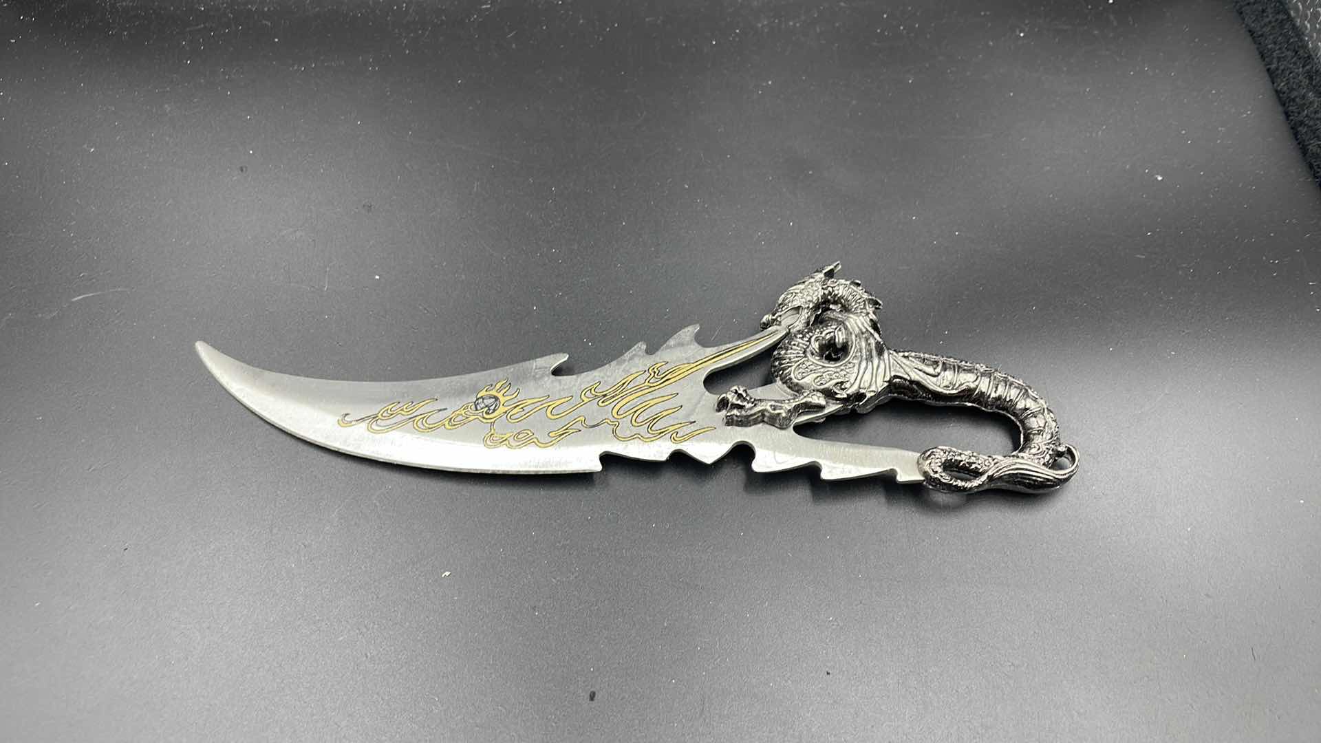 Photo 1 of DRAGON KNIFE WITH STAND 9”