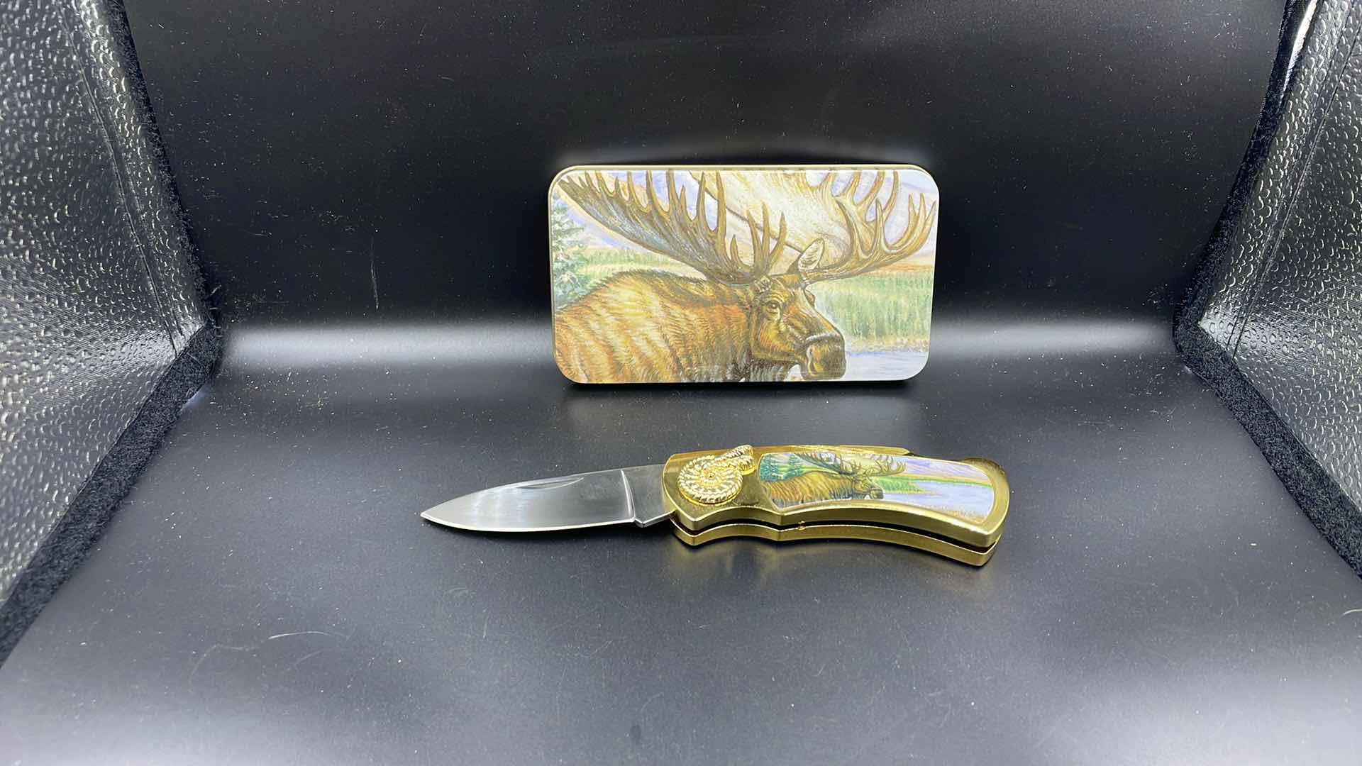 Photo 2 of MOOSE POCKET KNIFE WITH DECORATIVE TIN 6”