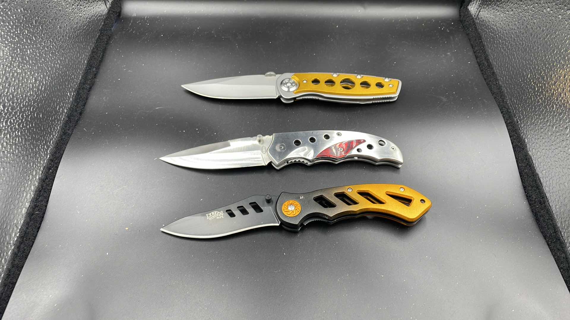 Photo 2 of FROST CUTLERY 3 PC POCKET KNIFE SET