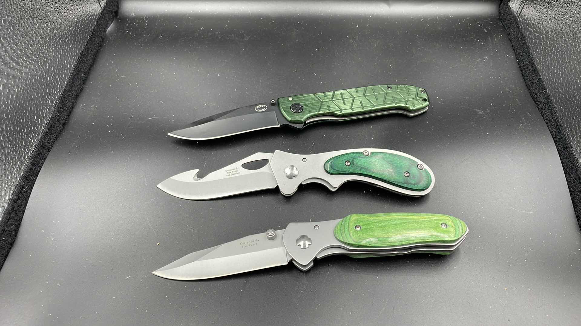 Photo 2 of FROST CUTLERY 3 PC POCKET KNIFE SET