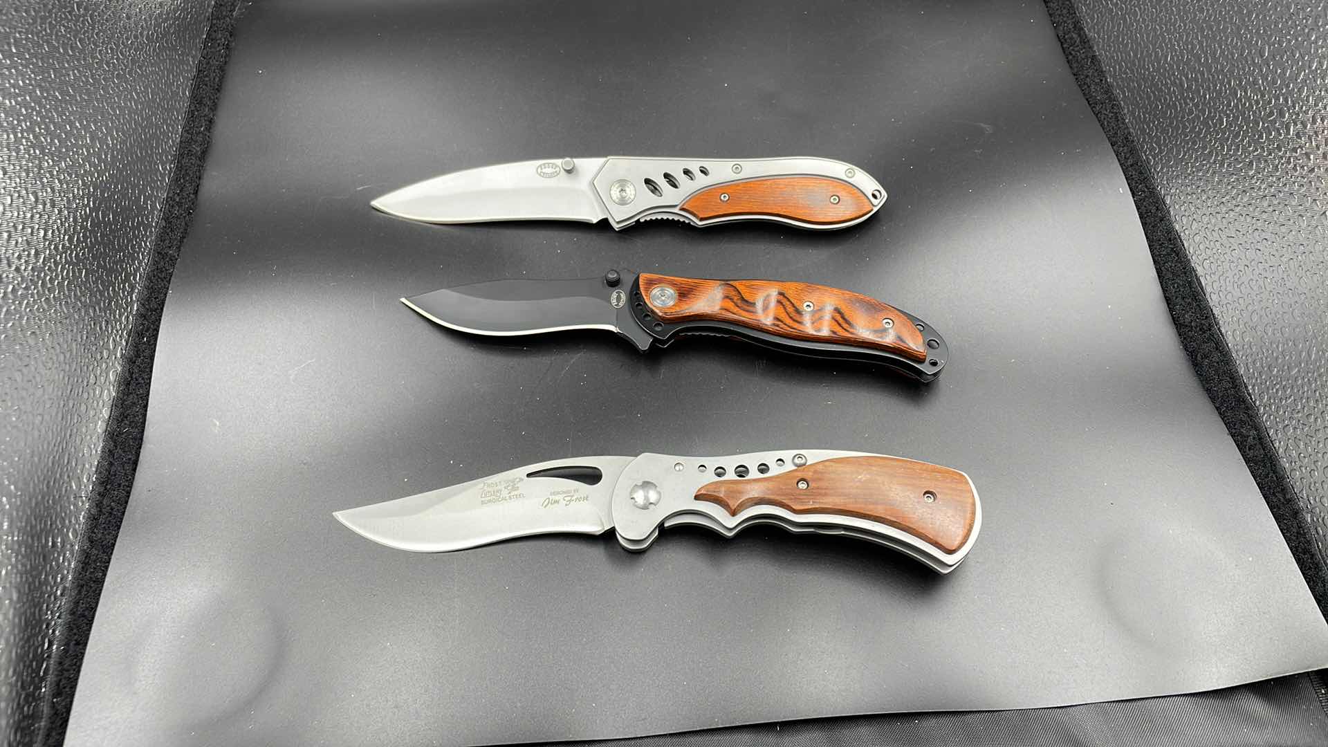 Photo 2 of FROST CUTLERY 3 PC POCKET KNIFE SET