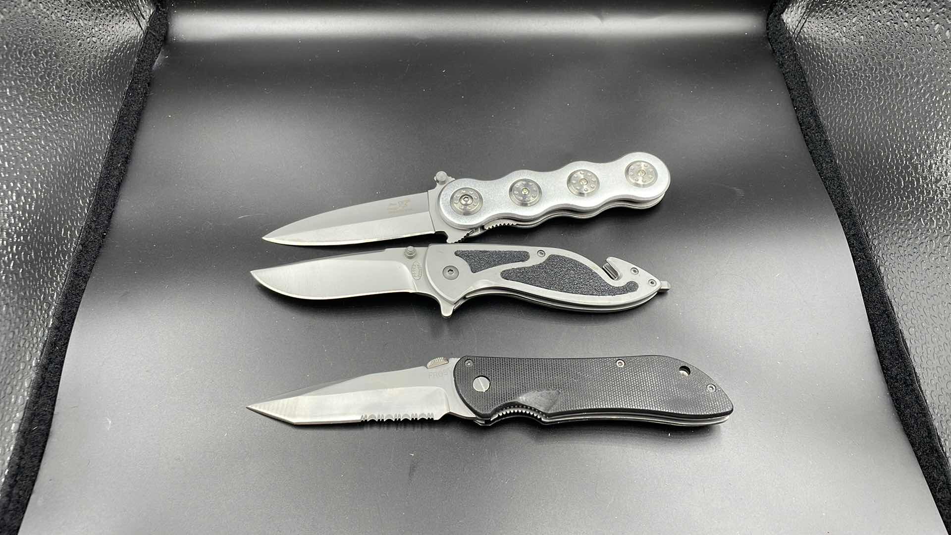 Photo 2 of FROST CUTLERY 3 PC POCKET KNIFE SET