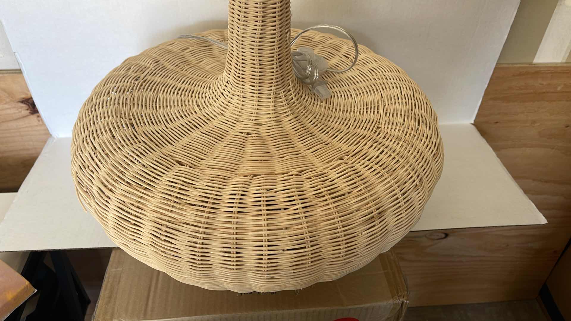 Photo 2 of WICKER TABLE LAMP H33”