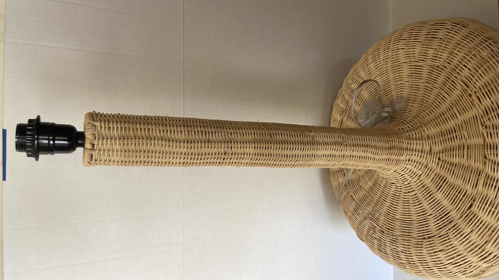 Photo 3 of WICKER TABLE LAMP H33”
