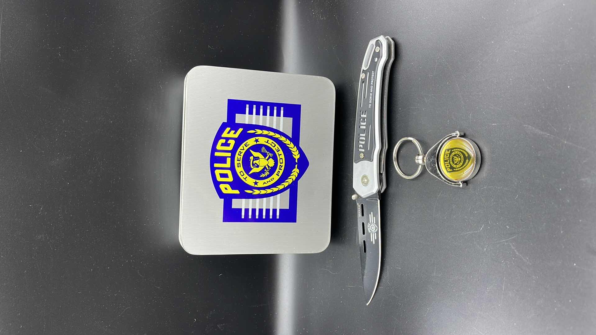 Photo 1 of MAXAM POLICE LINER LOCK KNIFE & KEY RING SET 8”