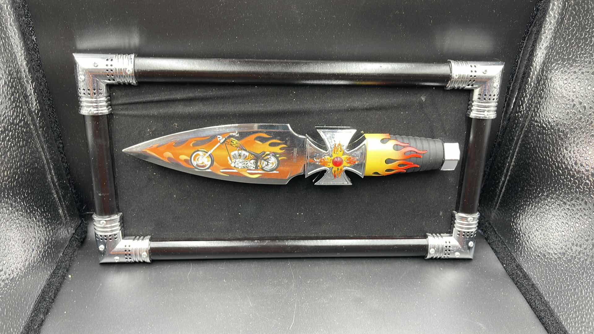 Photo 1 of THE FINE COLLECTION OF THE CHOPPERS KNIFE W DISPLAY 10”