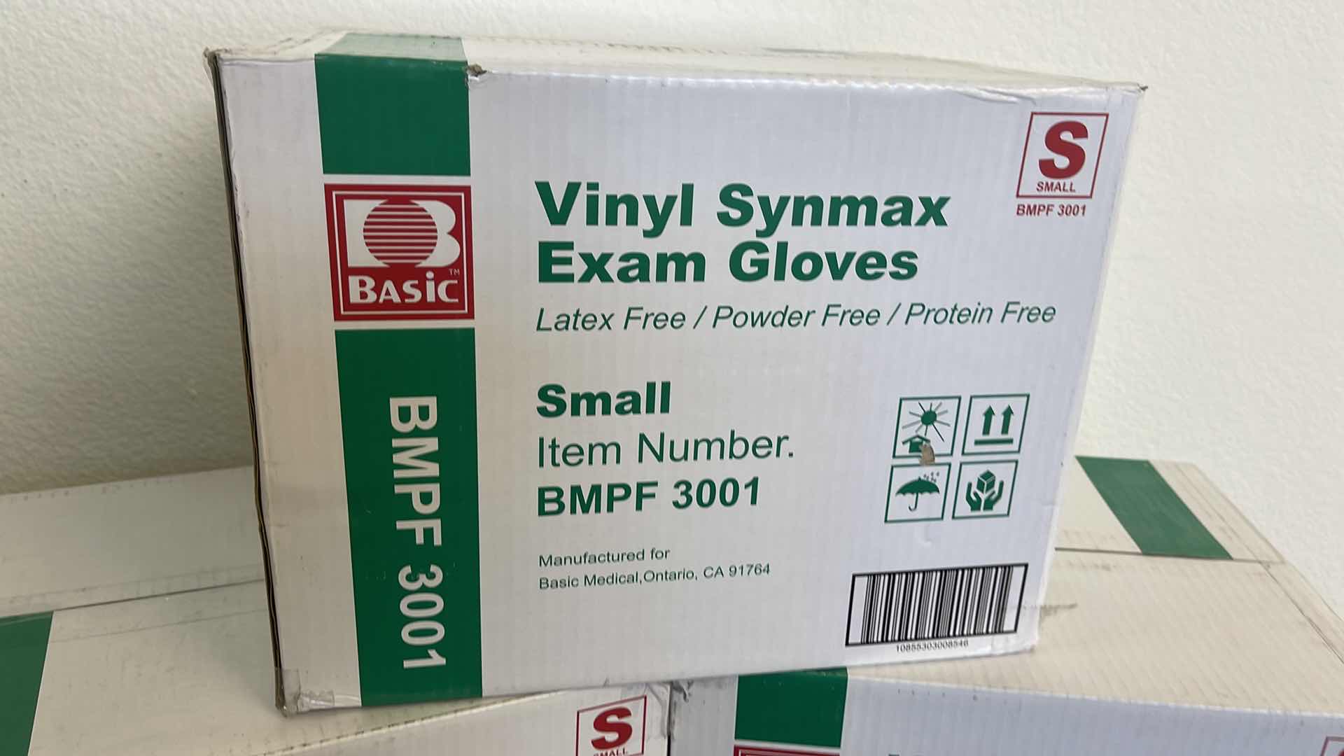 Photo 2 of 3 BOXES OF VINYL SYNMAX EXAM GLOVES SMALL (1000 GLOVES TOTAL)
