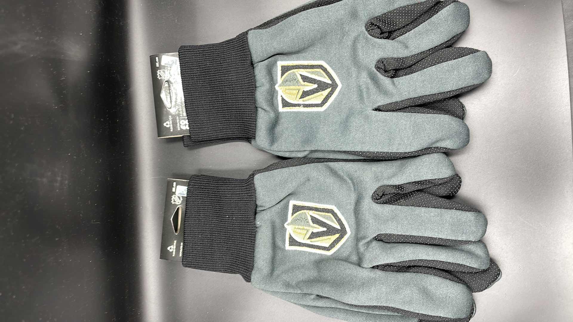 Photo 1 of 2 PC VEGAS GOLDEN KNIGHTS UTILITY GLOVES SETS