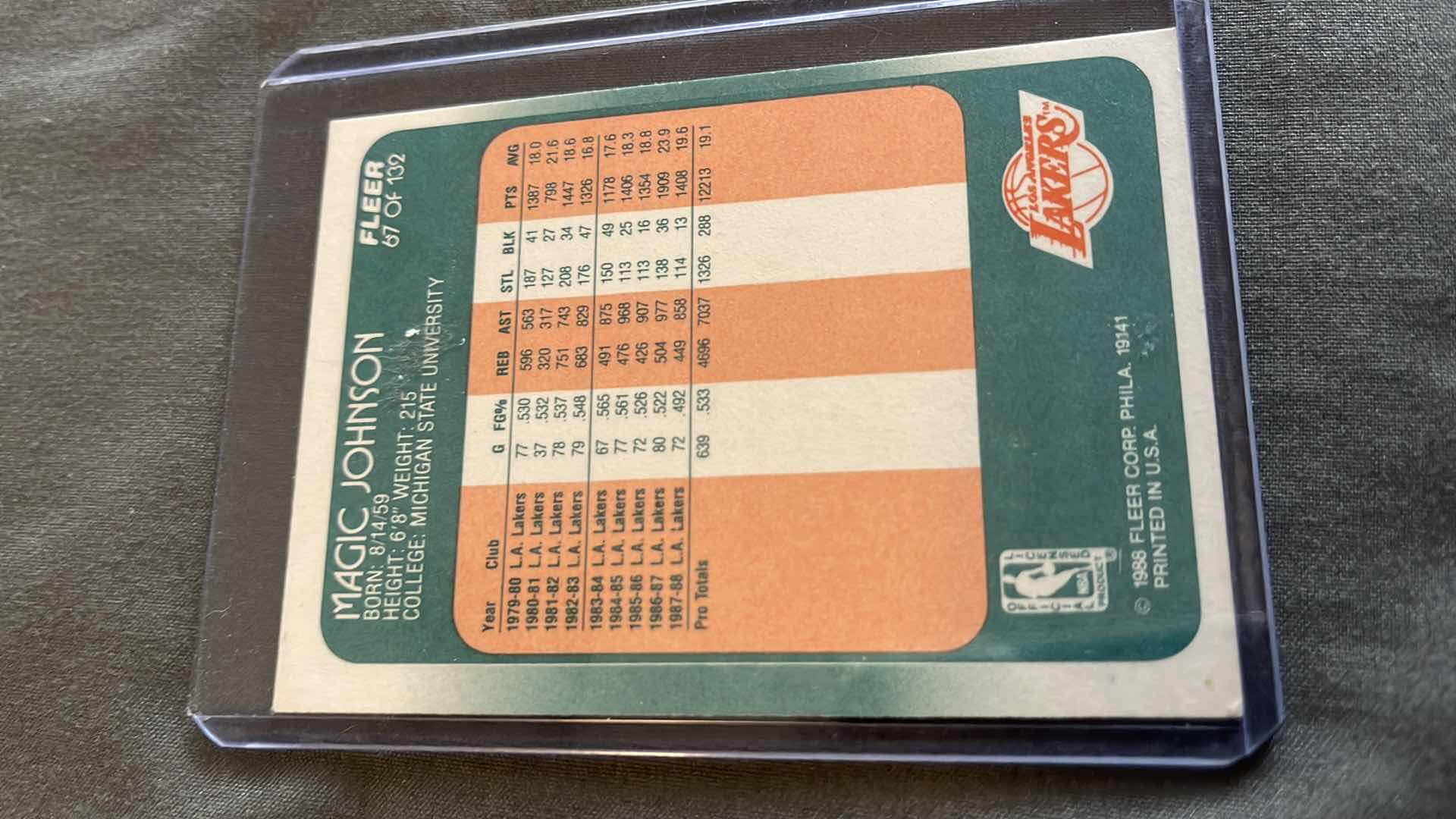 Photo 2 of 1988 MAGIC JOHNSON FLEER CARD 67