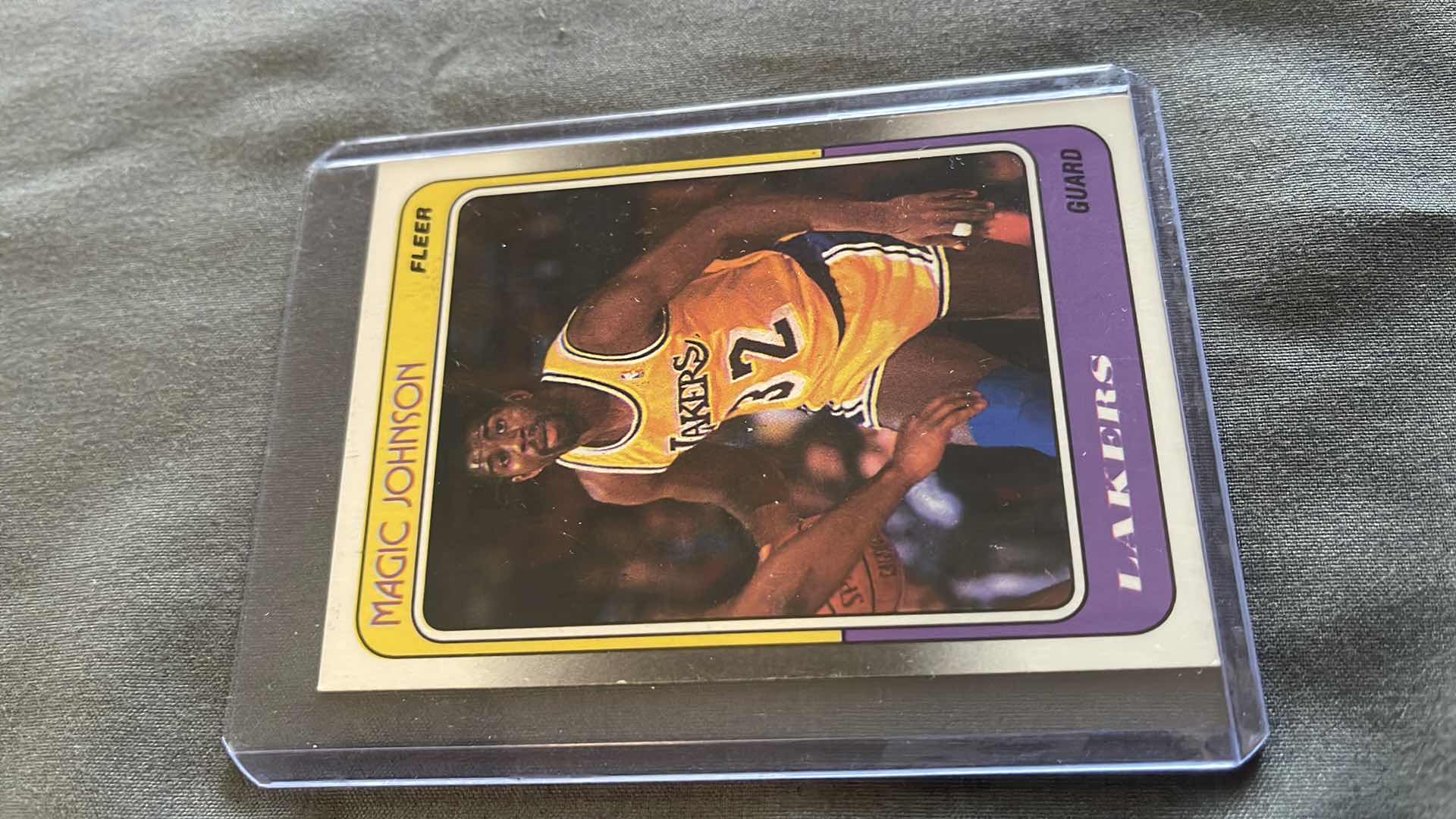 Photo 1 of 1988 MAGIC JOHNSON FLEER CARD 67