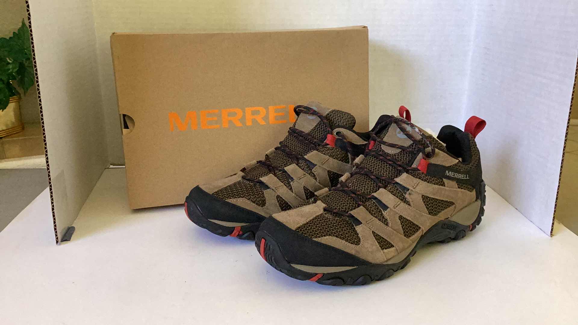 Photo 1 of MERRELL MEN SHOES SIZE 13