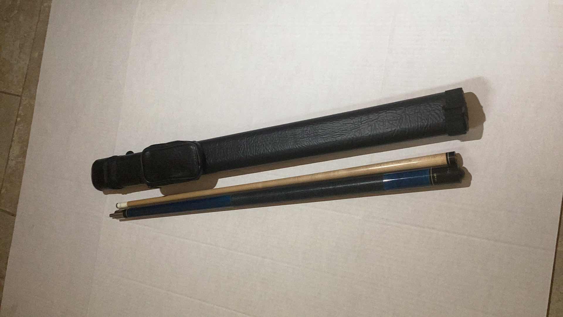 Photo 1 of MALI 58” BREAKDOWNABLE POOL CUE WITH CASE