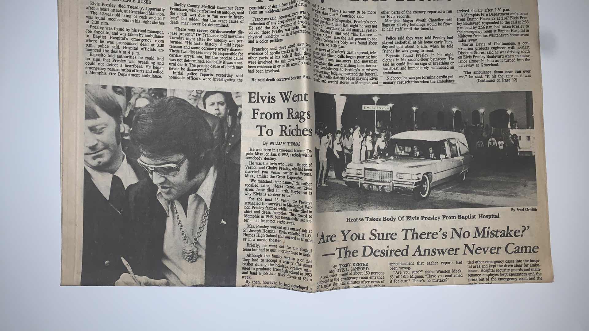 Photo 2 of AUGUST 17 1977 ELVIS DIES APPARENTLY AFTER HEART ATTACK NEWSPAPER