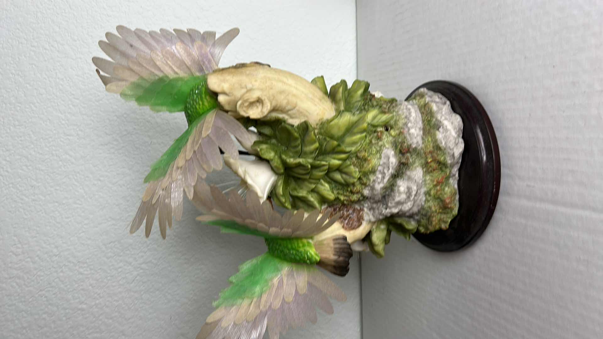 Photo 4 of DE CAPOLI COLLECTION HUMMINGBIRDS FIGURINE RESIN FIBRE OPTICAL H 14”