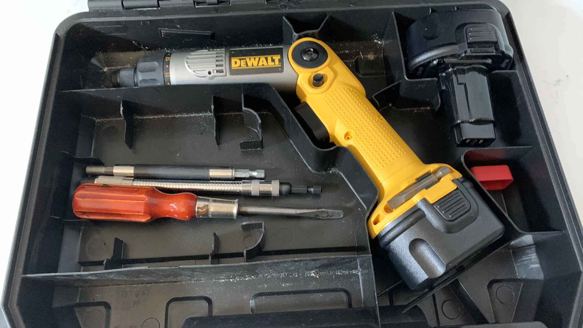 Photo 1 of DEWALT DW920 HEAVY DUTY CORDLESS SCREWDRIVER WITH FLEX EXTENSIONS