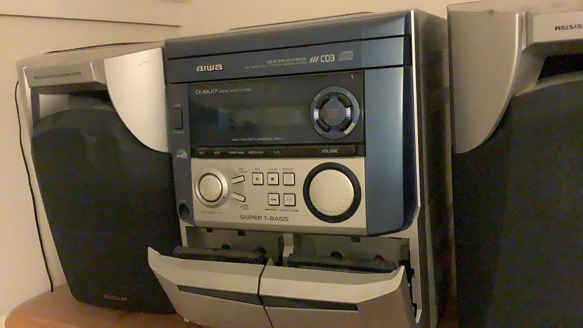 Photo 2 of AIWA CX NAJ17 AUDIO SYSTEM