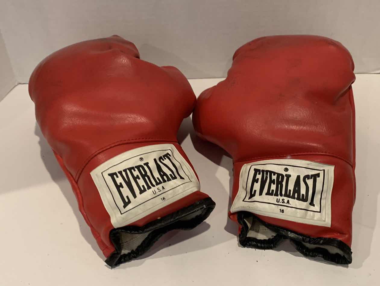 Photo 1 of PAIR OF EVERLAST BOXING GLOVES 16 OZ