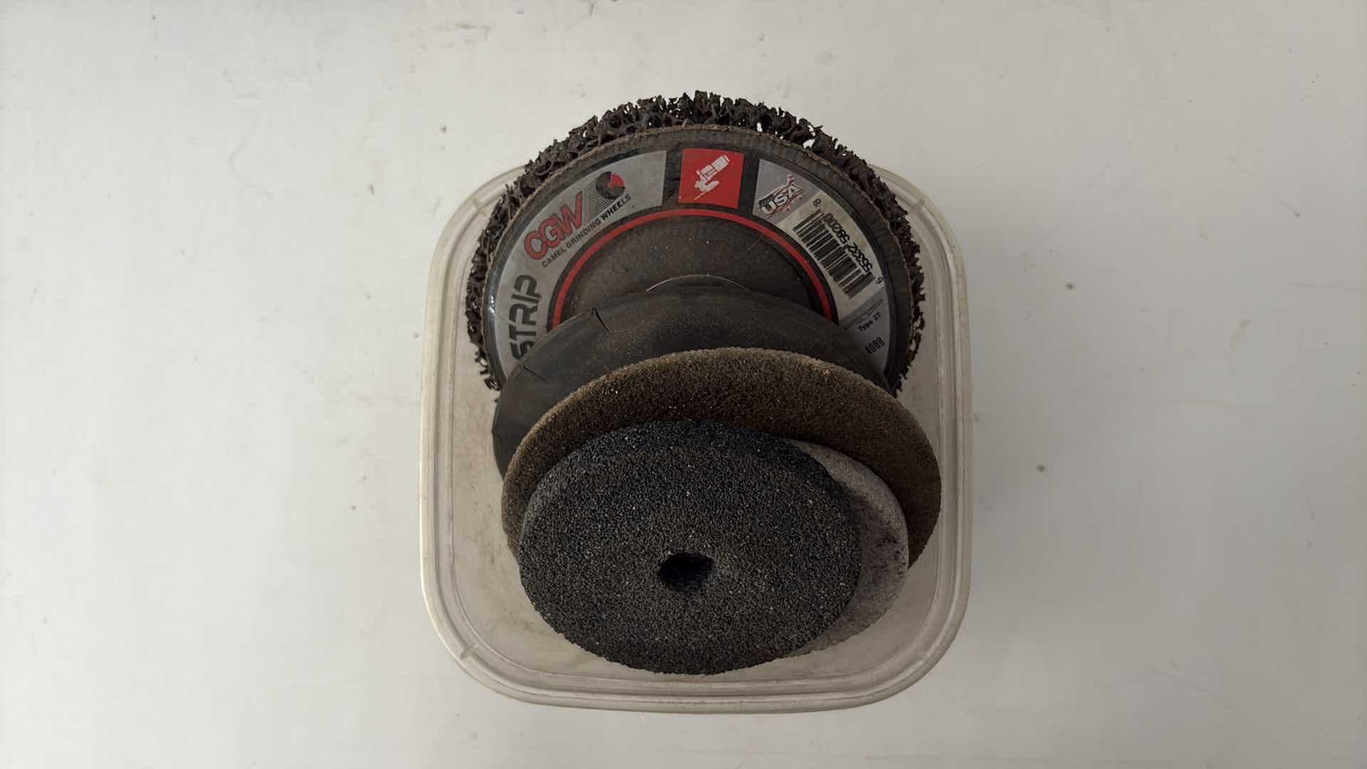 Photo 1 of BLACK&DECKER 5” BENCH GRINDER WITH CHORD