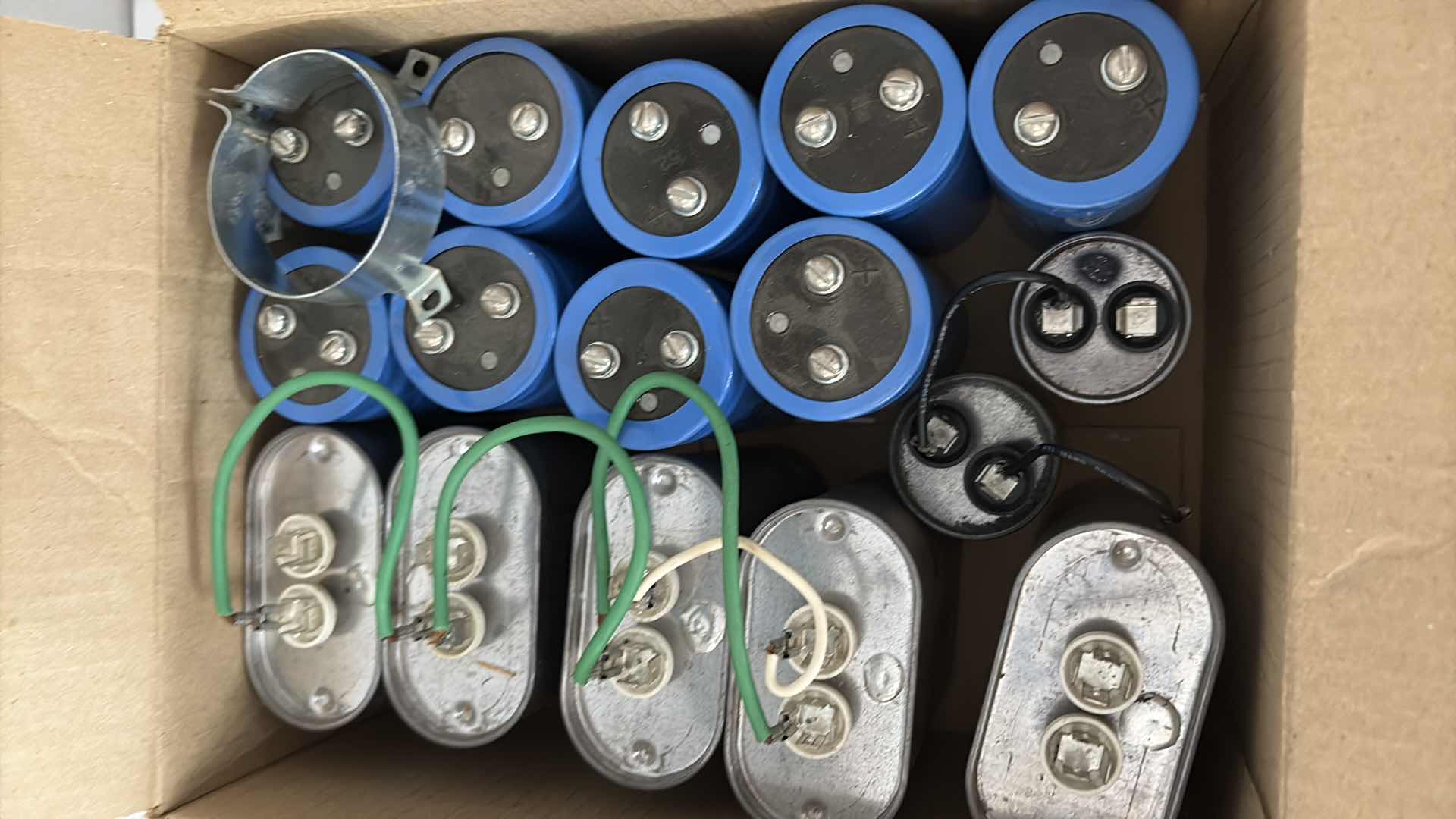 Photo 1 of (16)PCS CAPACITORS