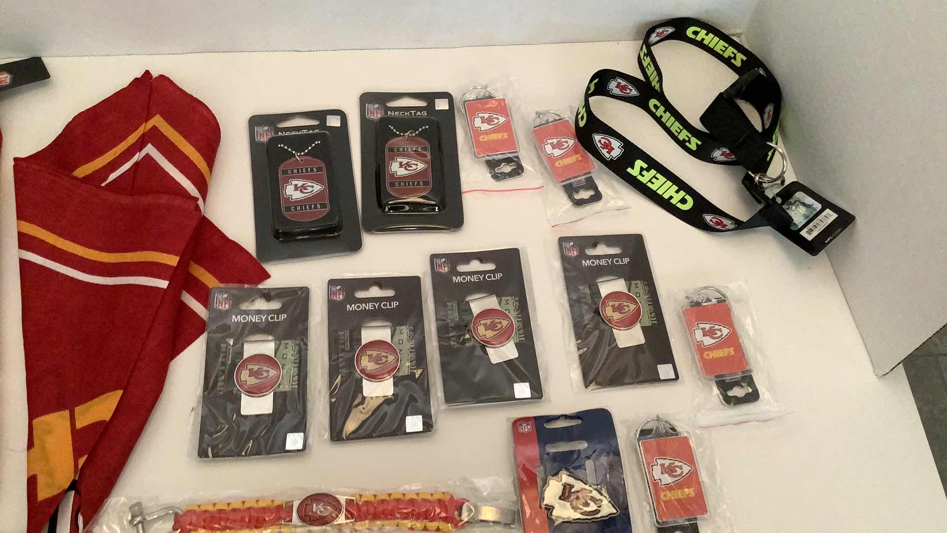 Photo 2 of NFL FAN PACK CHIEFS