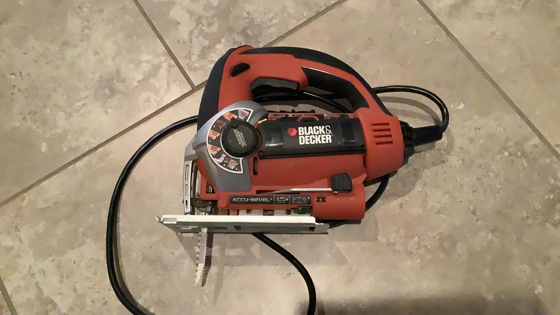 Photo 1 of BLACK AND DECKER JS660