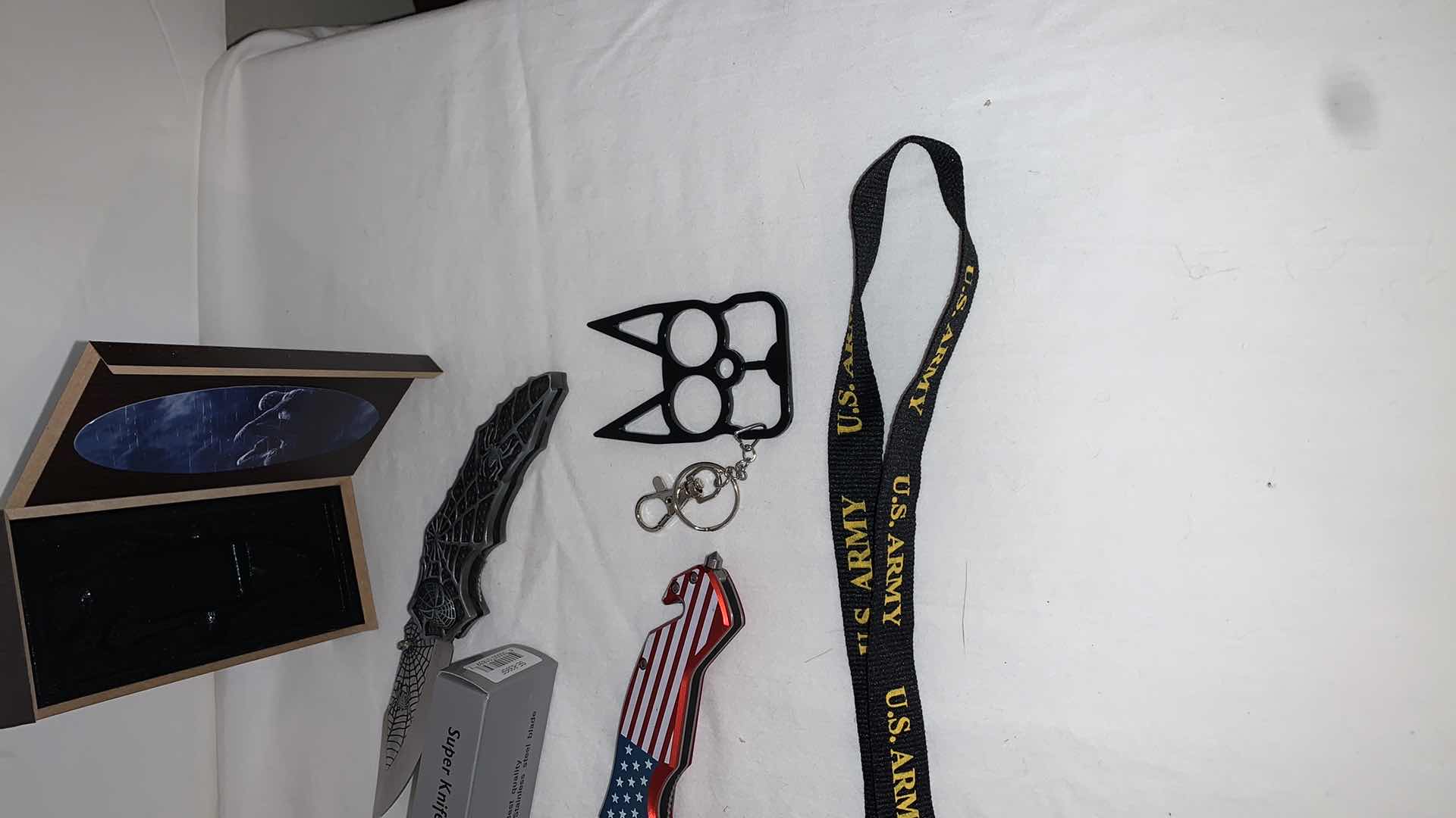 Photo 4 of SET OF U.S. ARMY LANYARDS WITH SUPER KNIFE, SPIDER-MAN KNIFE, AND CAT EYE MELEE PROTECTION