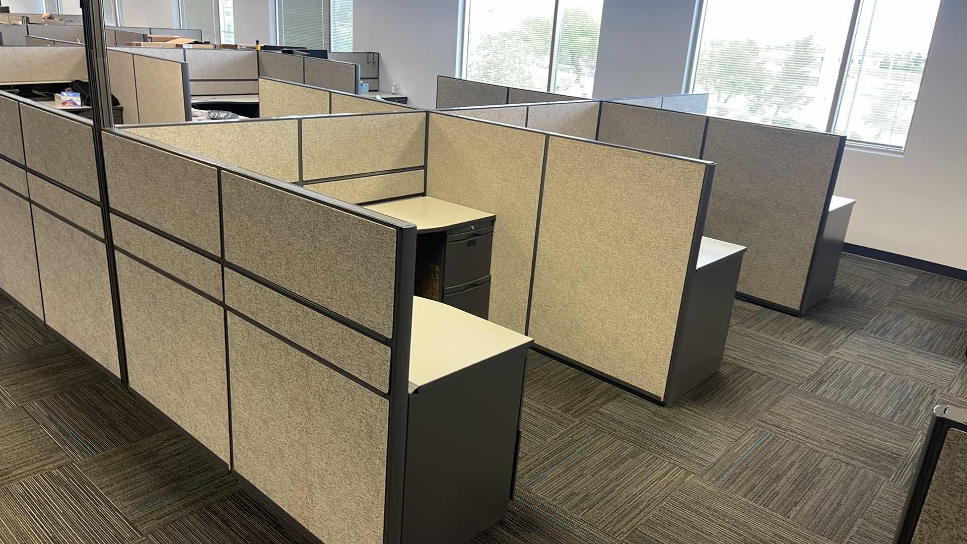 Photo 1 of 6 PC CUBICAL SET W 5 DRAWER MEDAL BASE DESKS 76” X 76” H50” (BUYER TO DISASSEMBLE & REMOVE FROM 2ND STORY OFFICE BUILDING W ELEVATOR)