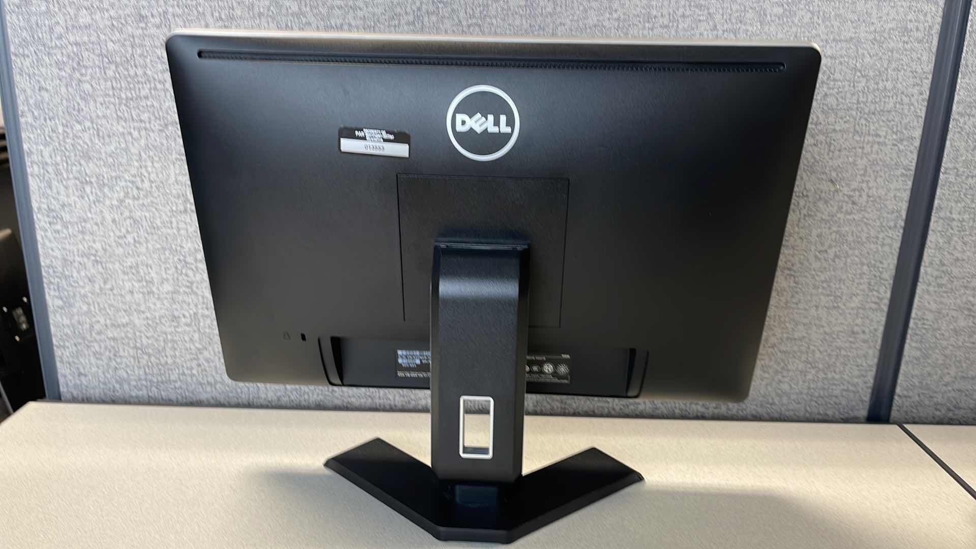 Photo 2 of DELL P2016 COMPUTER MONITOR