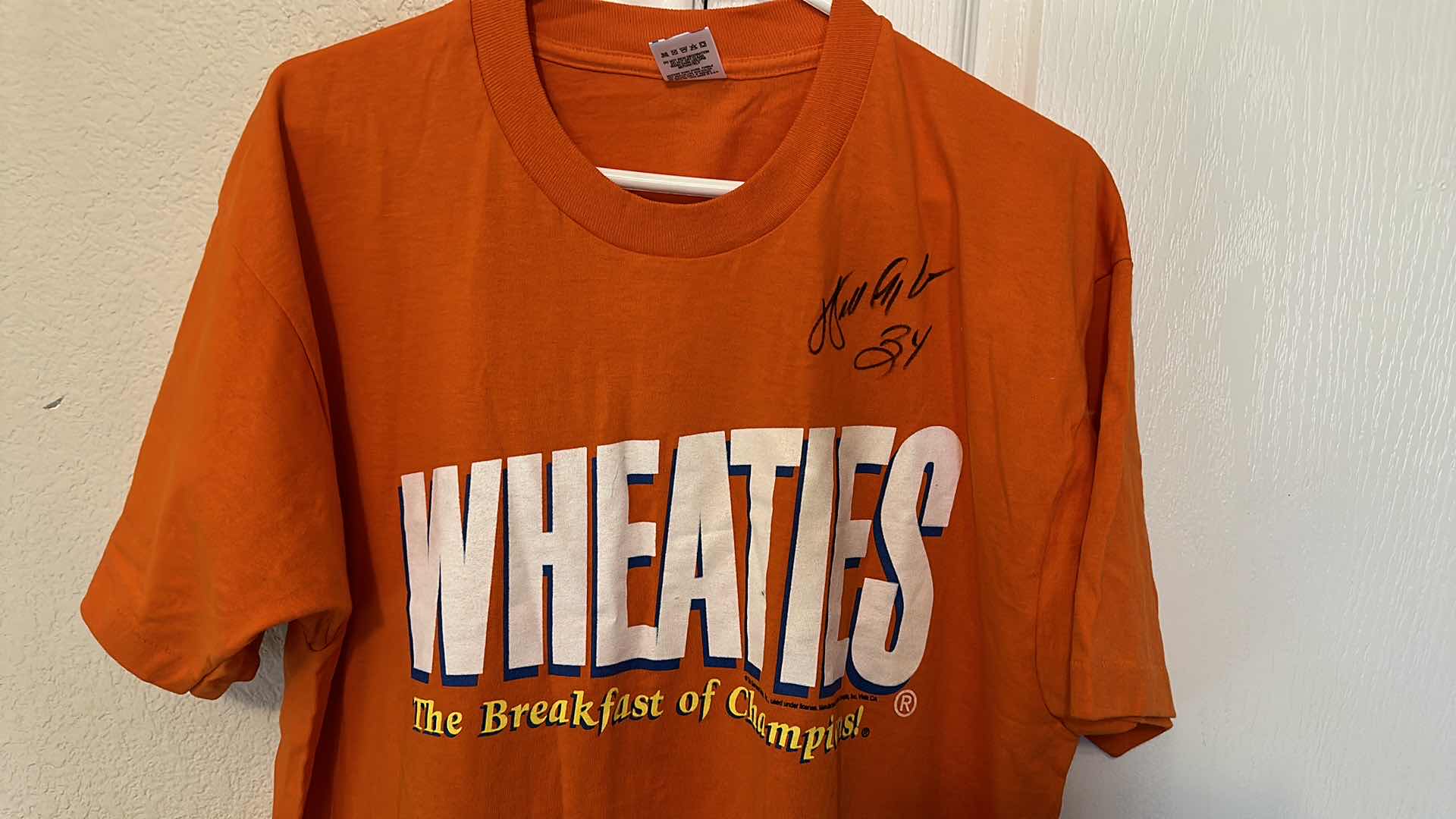 Photo 3 of VINTAGE WALTER PAYTON AUTOGRAPHED WHEATIES SHIRT XL