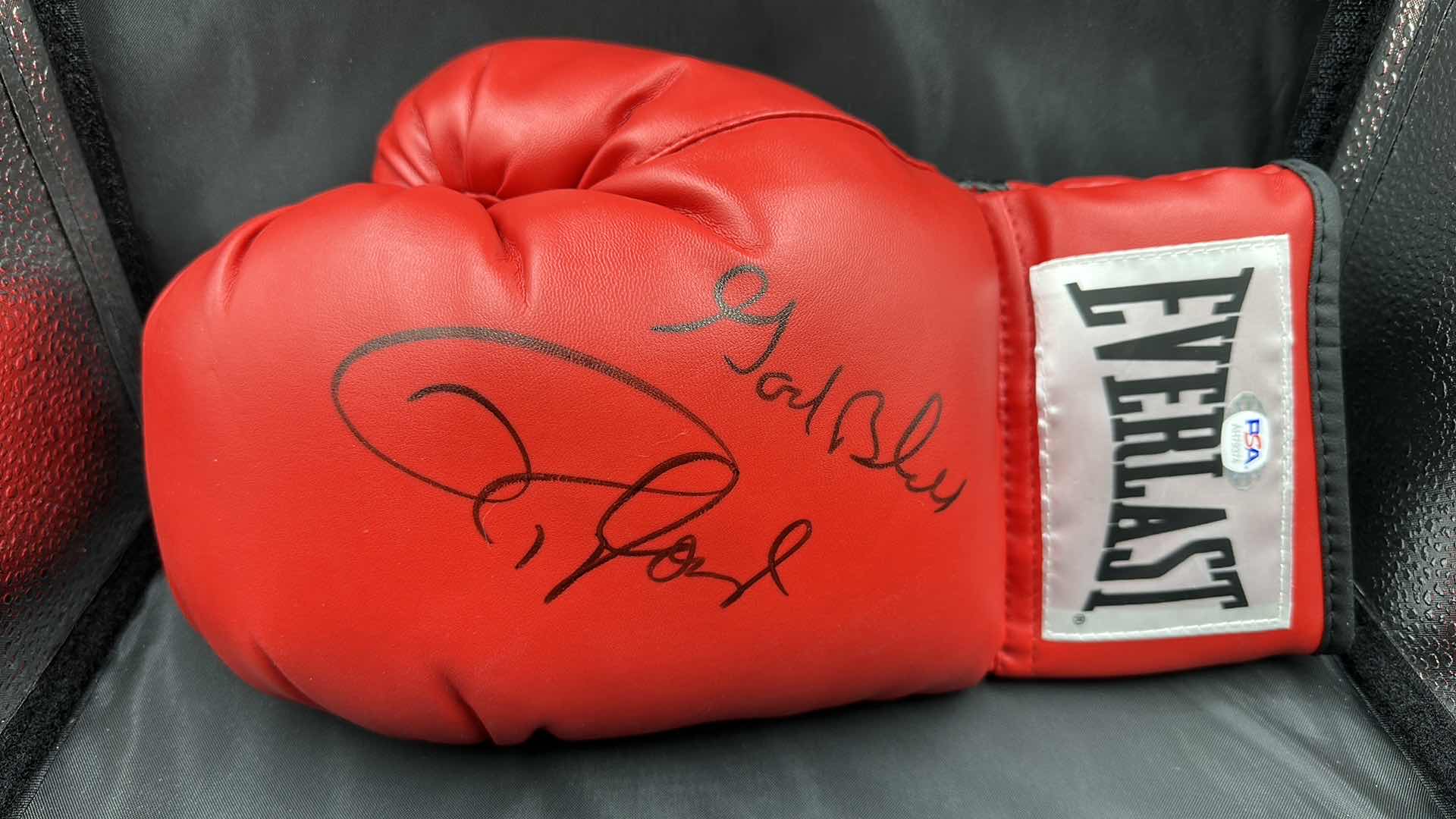 Photo 1 of ROY JONES JR. AUTOGRAPHED EVERLAST BOXING GLOVE AUTHENTICITY VERIFIED BY SELLER