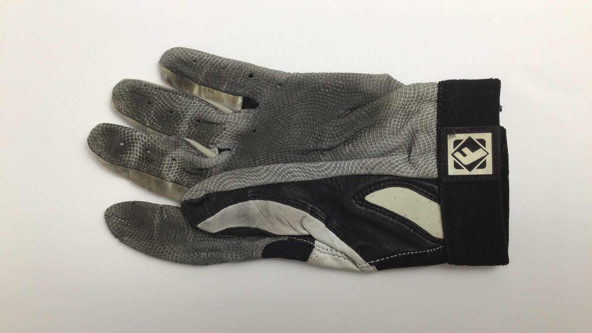 Photo 3 of BENGIE MOLINA GAME USED BATTING GLOVE*