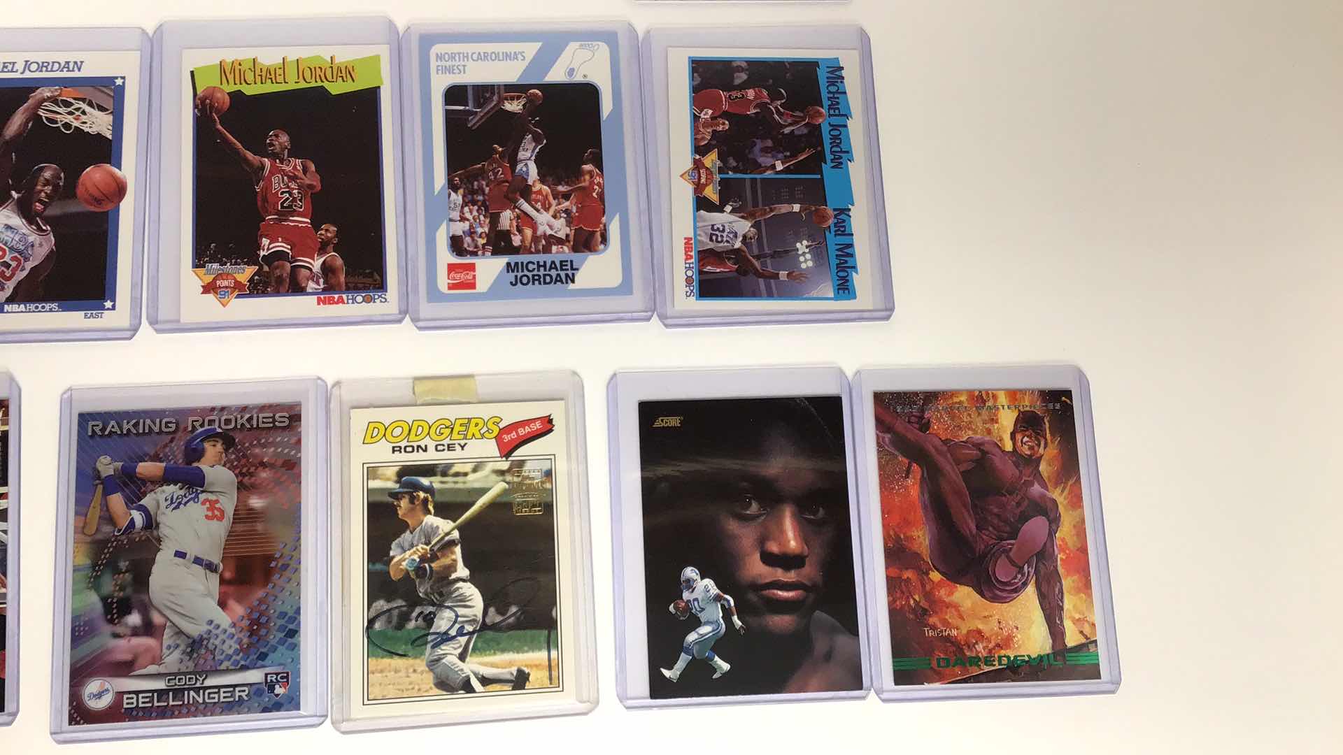 Photo 4 of $40 LOT OF 16 MISC SKYBOX CARDS IN SLEEVES NBA, NFL, MLB*