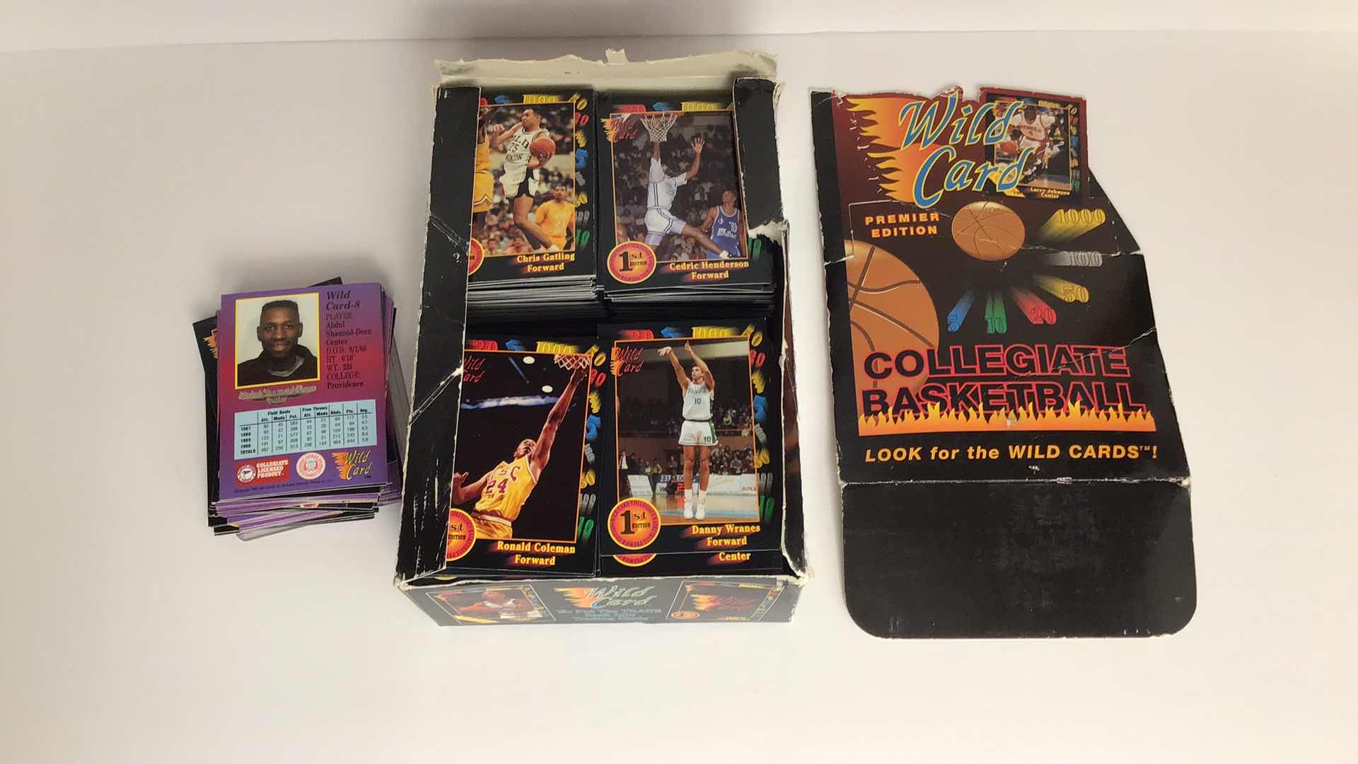 Photo 1 of $50 LOT OF APPROX 500 WILDCARD COLLEGIATE BASKETBALL NBS CARDS W BOX