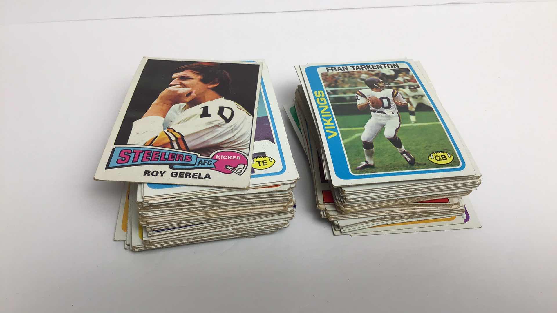Photo 2 of $50 LOT OF APPROX 125 TOPPS CHEWING GUM NFL CARDS/1 SCRATCHER 1970S*