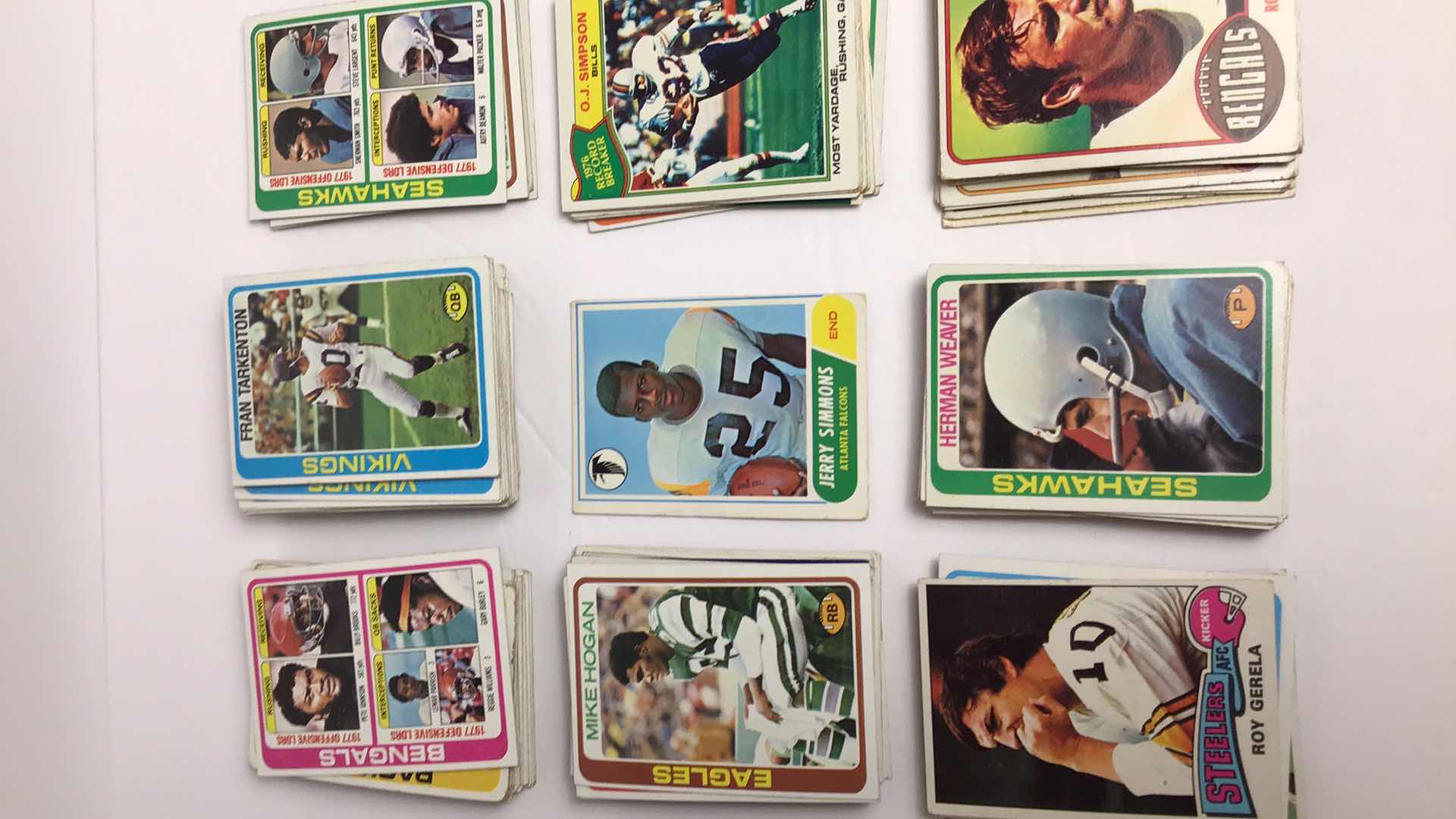 Photo 1 of $50 LOT OF APPROX 125 TOPPS CHEWING GUM NFL CARDS/1 SCRATCHER 1970S*