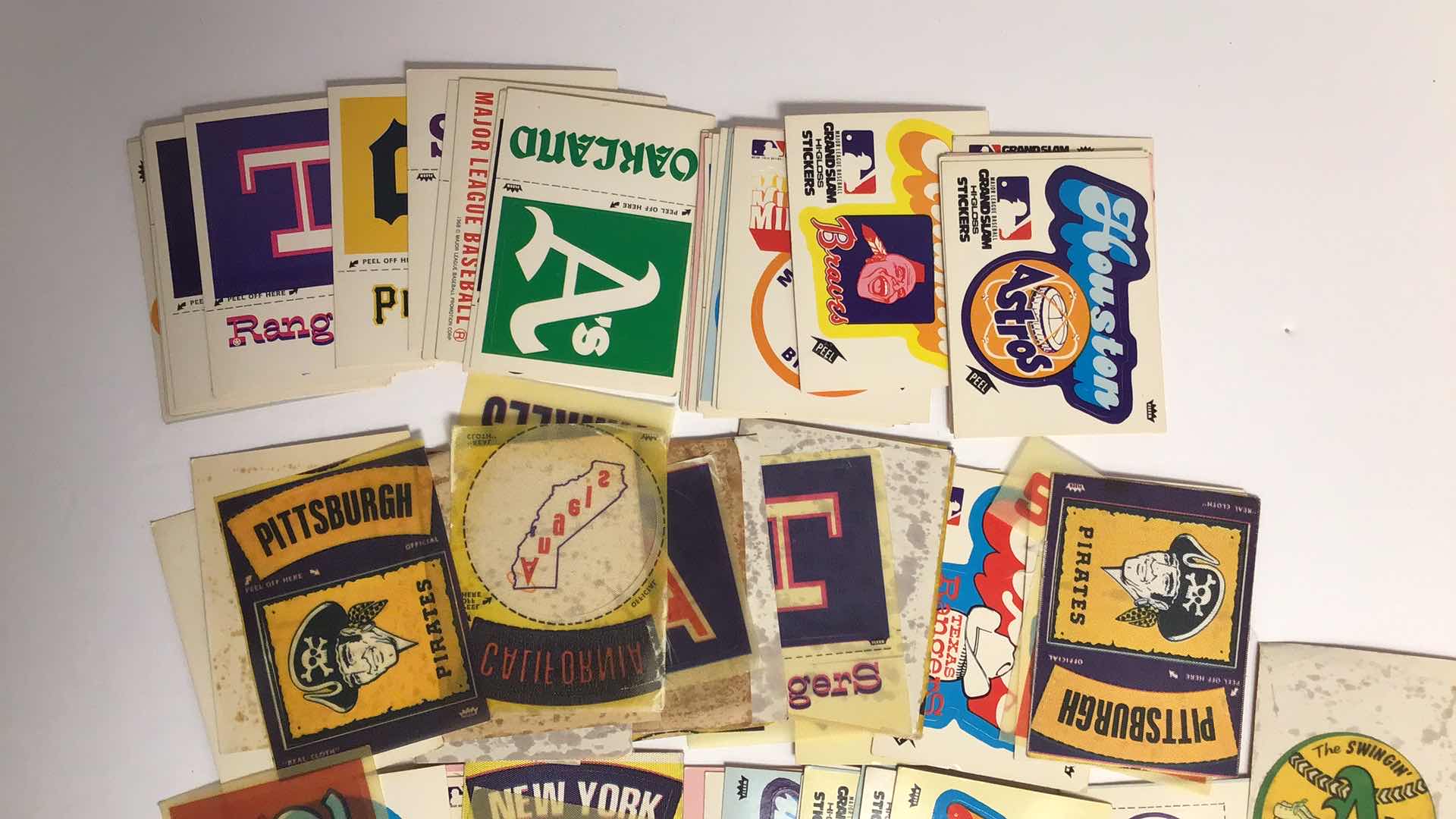 Photo 2 of $100 LOT PF APPROX 100 MLB STICKER CARDS & FLEER CLOTH PATCHES*